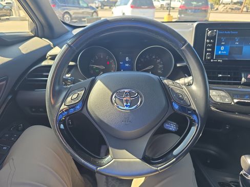 Used 2018 Toyota C-HR XLE image 19