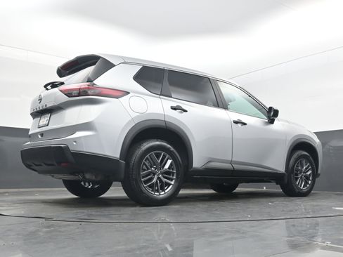 Certified 2025 Nissan Rogue S image 28