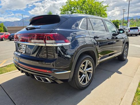 Used 2024 Volkswagen Atlas Cross Sport SEL R-Line AWD/4WD image 5