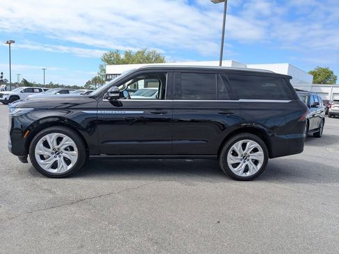 Used 2025 Lincoln Navigator Reserve AWD/4WD image 7