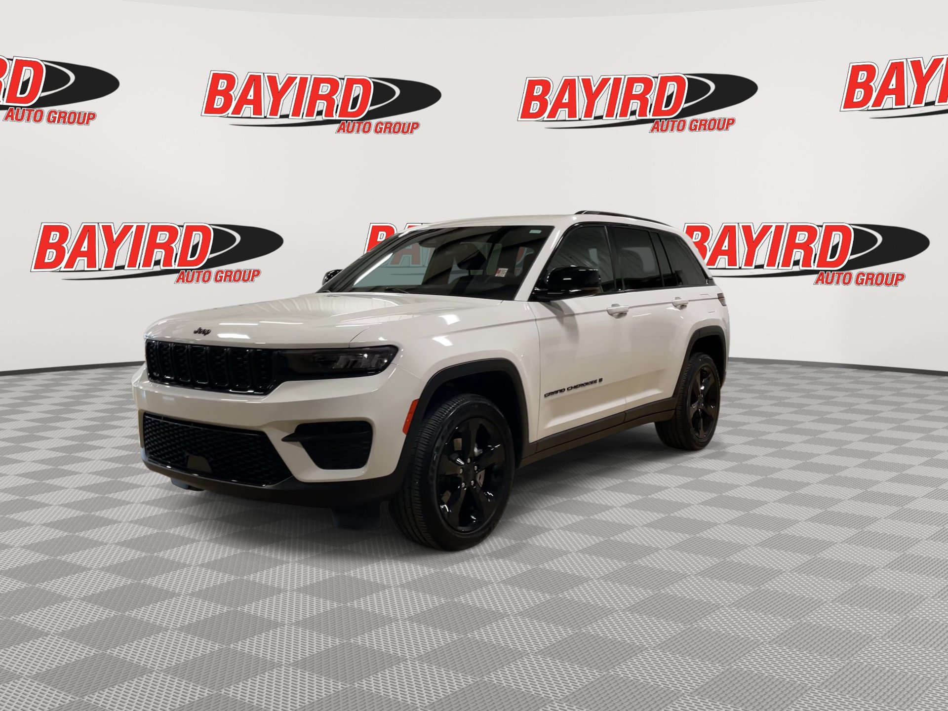 Used 2023 Jeep Grand Cherokee Altitude RWD image 4