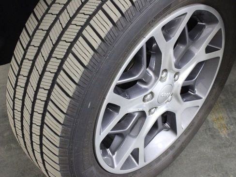 Used 2021 Jeep Grand Cherokee Limited w/ Sun & Sound Group image 43