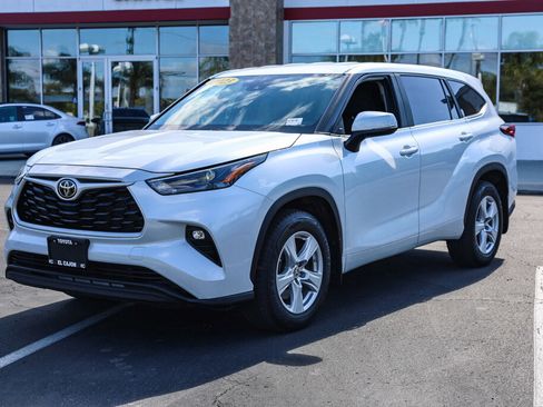 Used 2023 Toyota Highlander LE AWD/4WD image 18