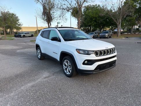 Used 2025 Jeep Compass Latitude w/ Sun & Sound Group image 7