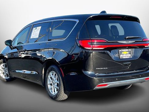 Used 2024 Chrysler Pacifica Touring-L image 10