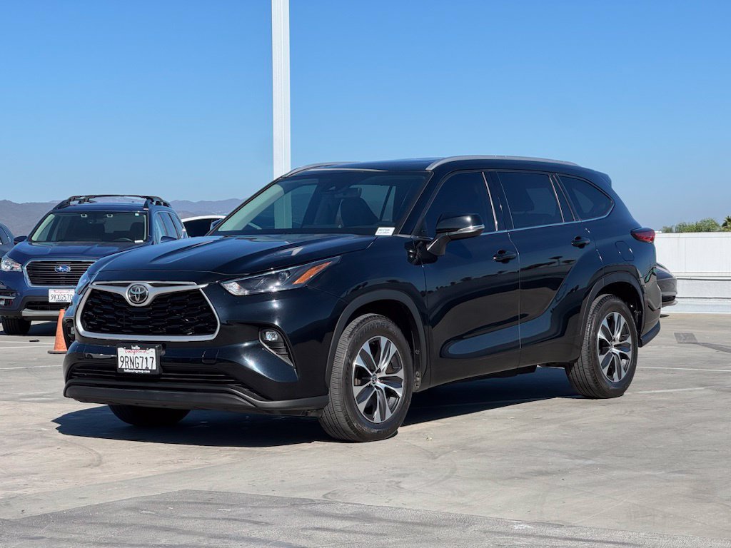 Used 2022 Toyota Highlander XLE FWD image 6