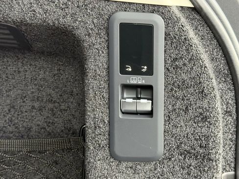 New 2025 Land Rover Range Rover SE image 37