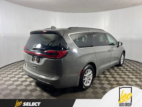 Used 2022 Chrysler Pacifica Touring-L FWD image 5