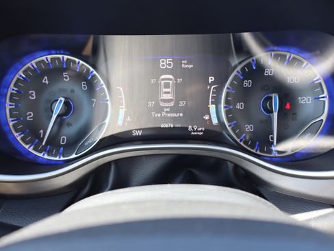 Used 2023 Chrysler Pacifica Touring-L FWD image 31