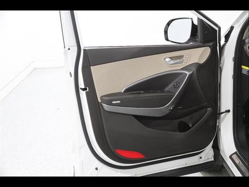 Used 2019 Hyundai Santa Fe XL AWD/4WD image 4