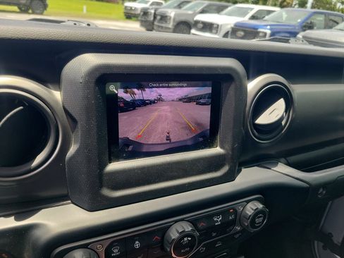 Used 2023 Jeep Gladiator Sport AWD/4WD image 30