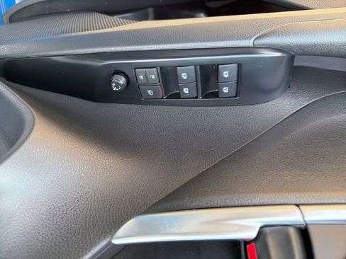 Used 2019 Toyota Camry SE FWD image 12