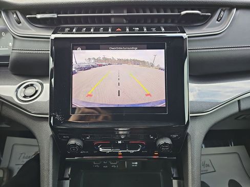 Used 2023 Jeep Grand Cherokee Altitude image 26