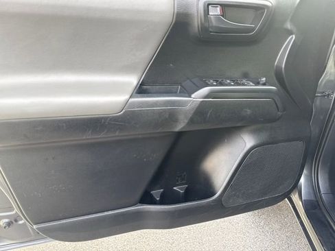 Used 2022 Toyota Tacoma SR image 9