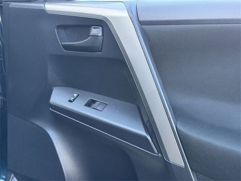 Used 2018 Toyota RAV4 LE image 25