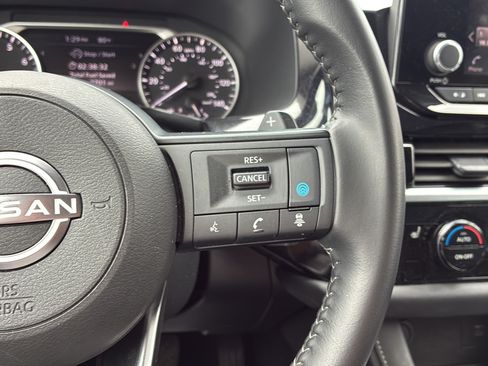 Used 2025 Nissan Pathfinder SV FWD image 26