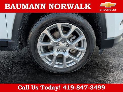 Used 2022 Jeep Compass Latitude image 9