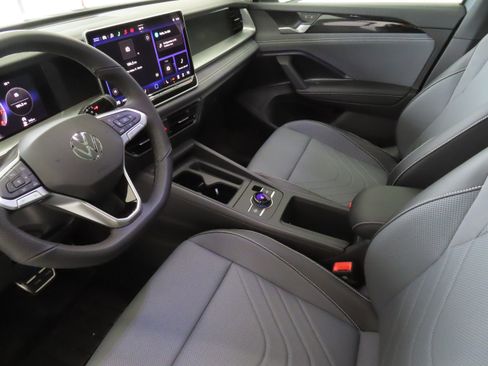 New 2026 Volkswagen Tiguan SE R-Line FWD image 22