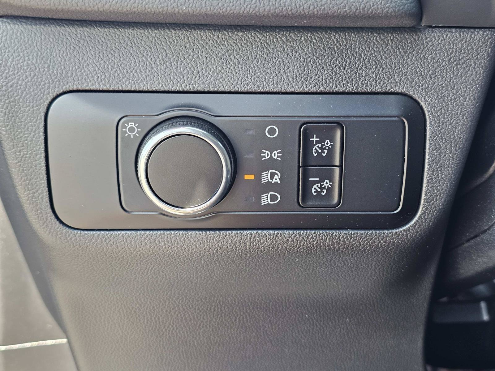 Used 2025 Ford Escape Active AWD/4WD image 19