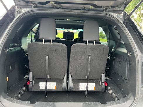 Used 2016 Ford Explorer XLT AWD/4WD image 34