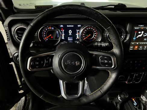 Used 2019 Jeep Wrangler Unlimited Sahara w/ Uconnect 4C Nav & Sound Group AWD/4WD image 14