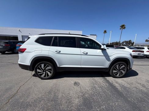 Used 2025 Volkswagen Atlas SE FWD image 3