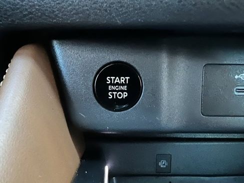 Used 2024 Nissan Rogue Platinum w/ Platinum Premium Package image 30