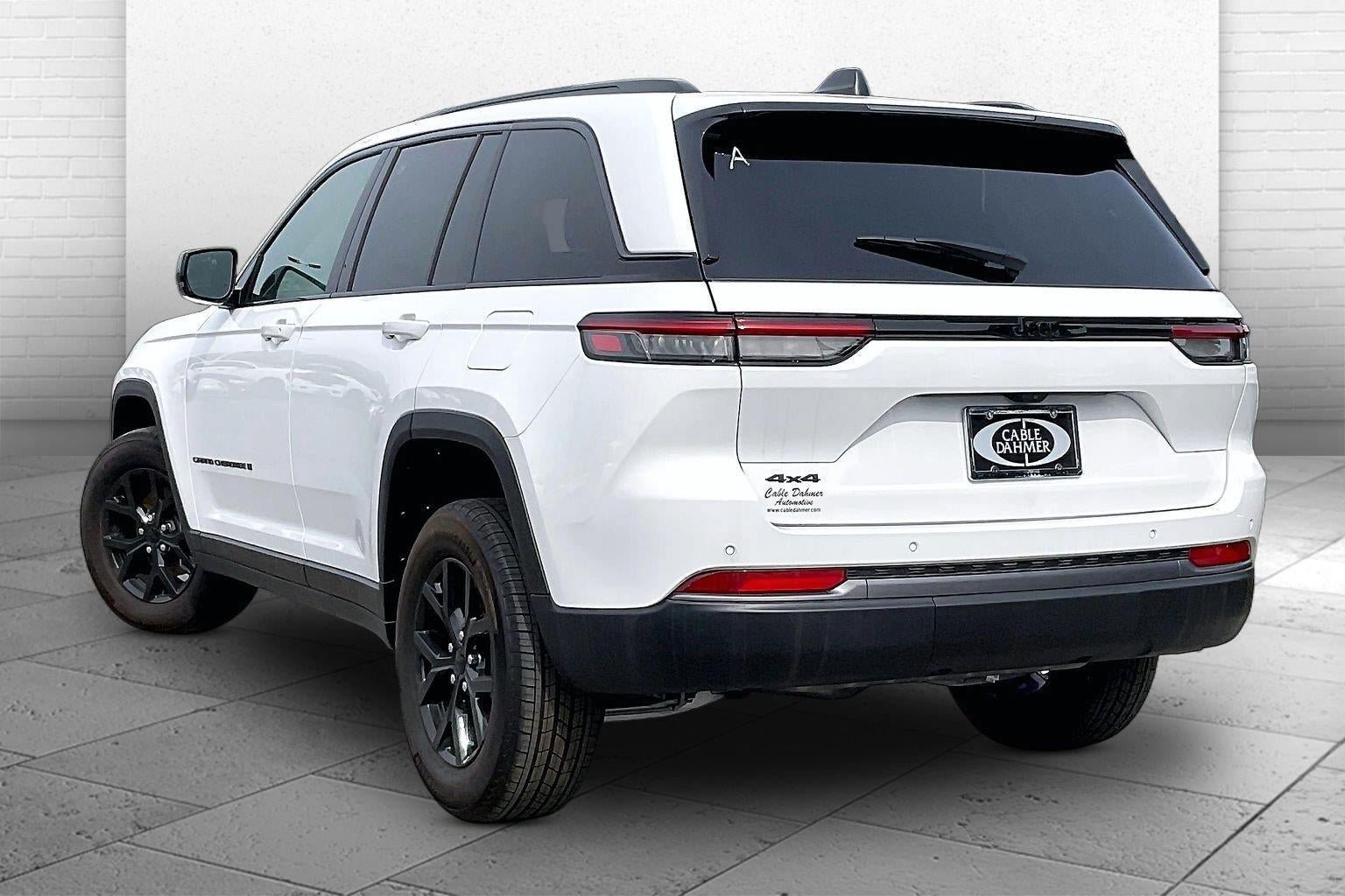 New 2026 Jeep Grand Cherokee Altitude AWD/4WD image 3
