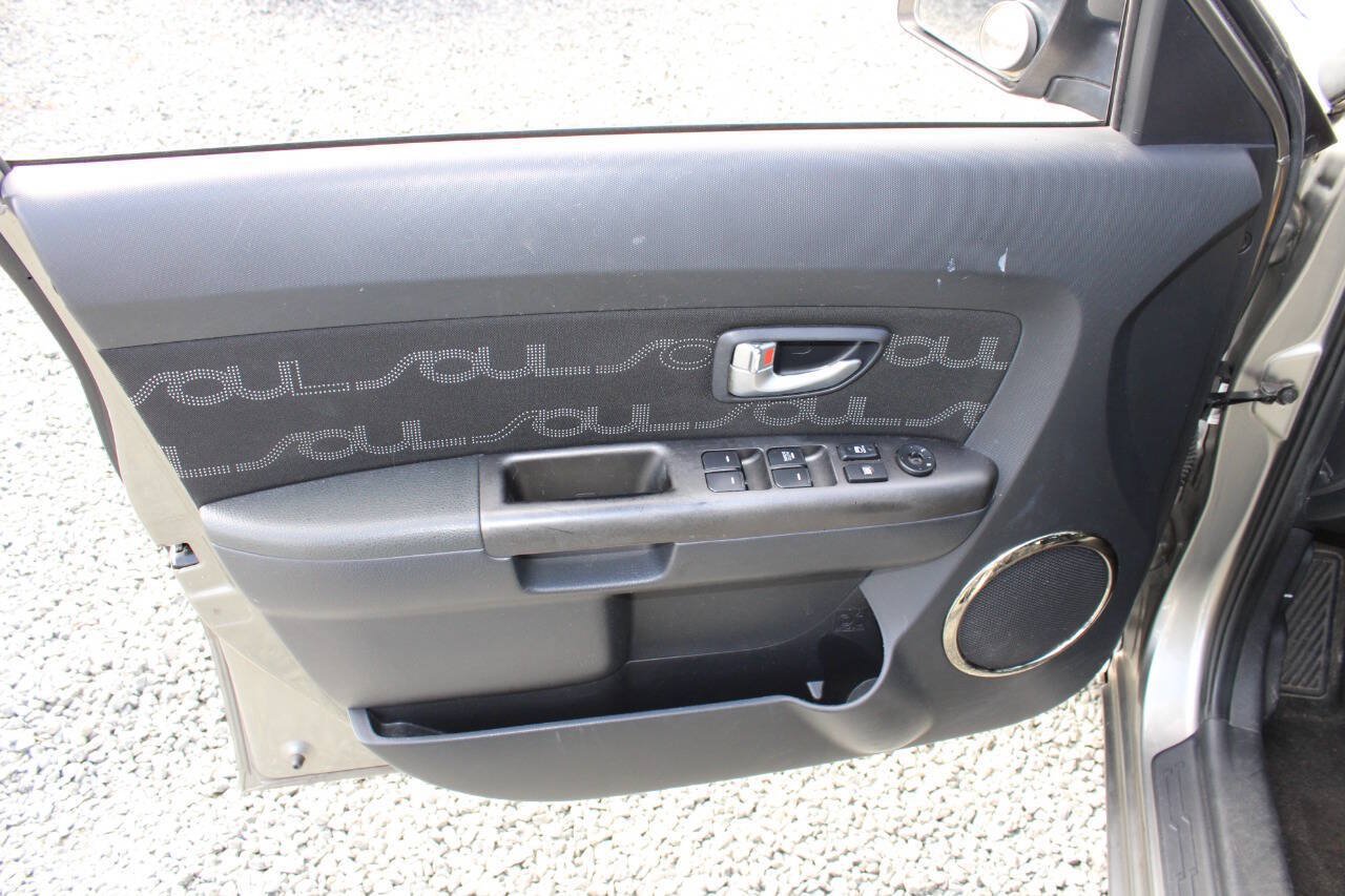 Used 2013 Kia Soul + FWD image 14
