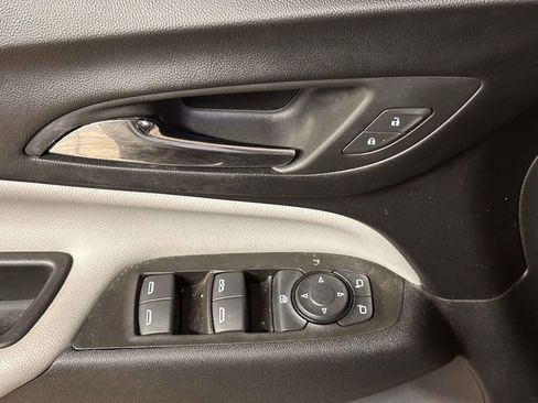 Used 2024 Chevrolet Equinox LS w/ LS Convenience Package image 13