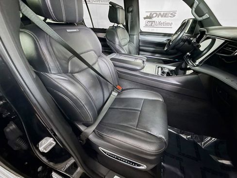 Used 2022 Jeep Grand Wagoneer Series I AWD/4WD image 37