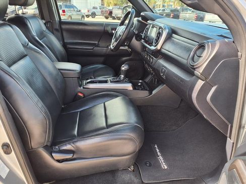 Used 2019 Toyota Tacoma Limited image 12