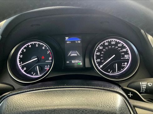 Used 2022 Toyota Camry SE w/ Cold Weather Package FWD image 12