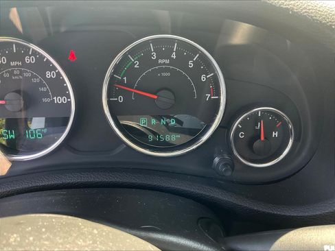 Used 2018 Jeep Wrangler Unlimited Sahara AWD/4WD image 13