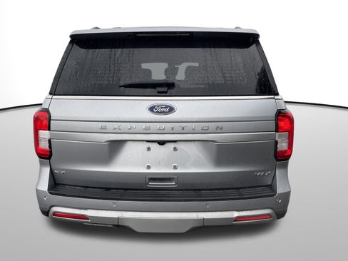 Used 2024 Ford Expedition Max XLT image 7