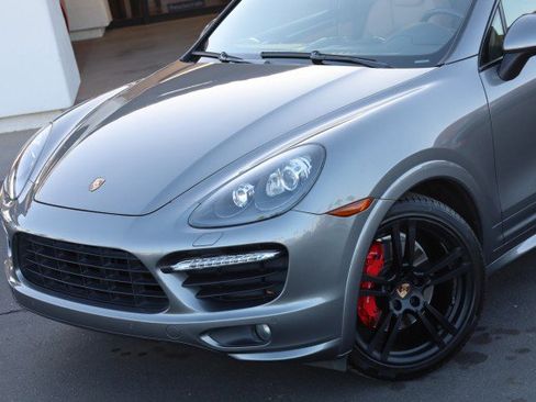 Used 2014 Porsche Cayenne GTS image 6