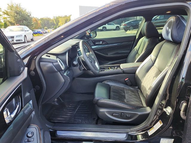 Used 2023 Nissan Maxima SR w/ Sport Mat Group FWD image 14