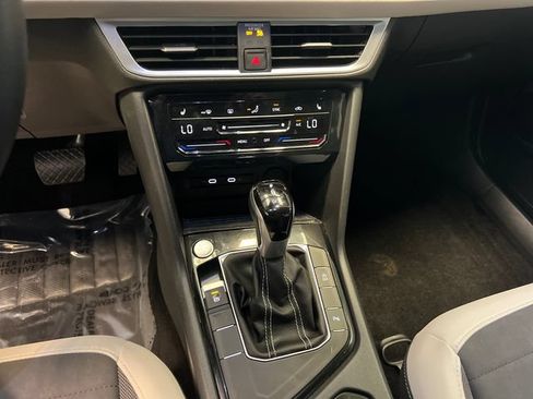 Used 2025 Volkswagen Taos SE FWD image 27