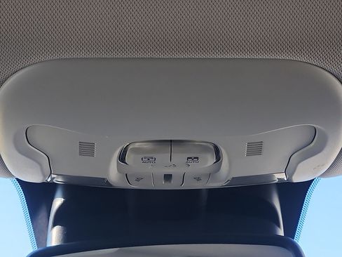 Used 2019 Jeep Renegade Latitude w/ Cold Weather Group image 20