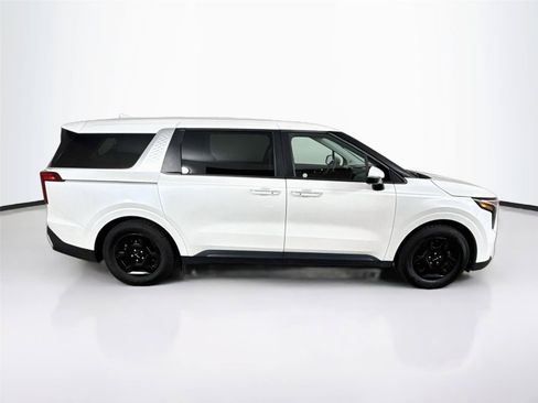 Used 2025 Kia Carnival FWD image 7