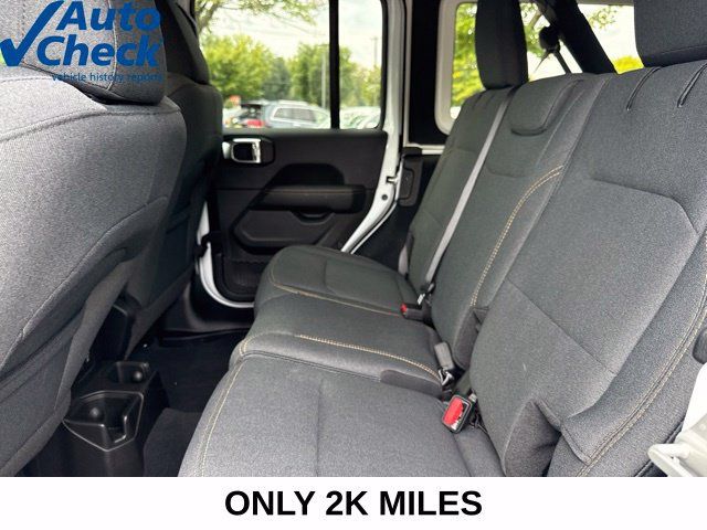 Used 2024 Jeep Wrangler Unlimited Sahara AWD/4WD image 22