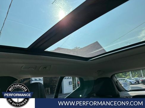 Used 2025 Volvo XC40 B5 Plus image 16