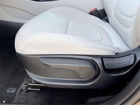 Certified 2025 Hyundai Tucson SE image 15