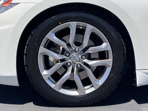 Used 2014 Nissan 370Z Touring RWD image 14