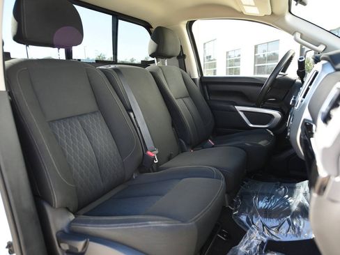Used 2017 Nissan Titan SV AWD/4WD image 15