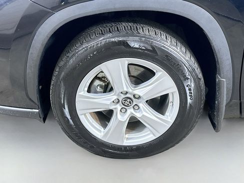 Used 2024 Toyota Highlander LE image 8