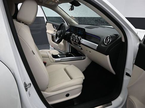 Used 2023 Mercedes-Benz GLB 250 image 15