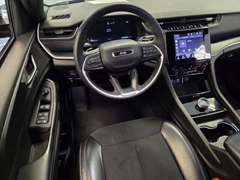 Used 2024 Jeep Grand Cherokee Altitude RWD image 13