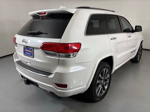 Used 2017 Jeep Grand Cherokee Overland w/ Jeep Active Safety Group image 8