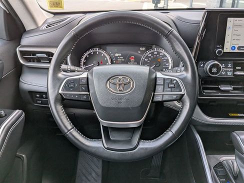 Used 2023 Toyota Highlander XLE image 15